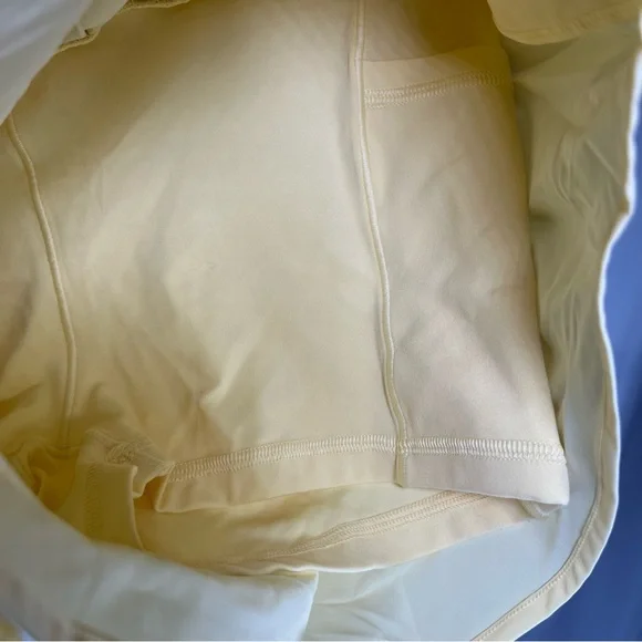 Offline By Aerie 2" Hot Stuff Shorts Butter Yellow Medium Lightweight Gym Run - Picture 7 of 8